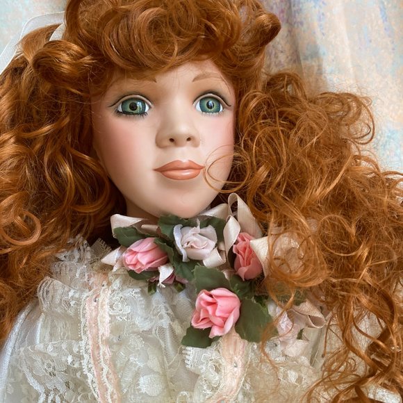 RARE 📌 RUSTIE "MONICA" A RED HAIR PORCELAIN DOLL WHITE DRESS GEMS #352 - Picture 5 of 16